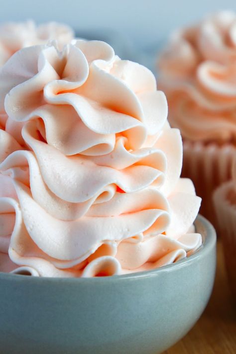 Cherry Almond Buttercream Frosting - Cake Me Home Tonight Cherry Almond Buttercream Frosting, Almond Flavored Frosting, Unique Buttercream Flavors, Peach Buttercream Frosting, Cherry Frosting Recipe, Cake Icing Ideas, Flavored Buttercream Frosting, Cake Filling Ideas, Cherry Buttercream Frosting