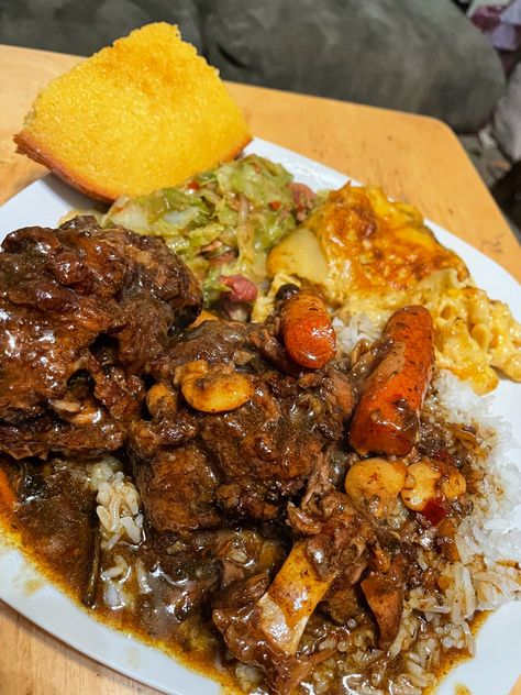 Jamaican Oxtails, Cheese Cabbage, Healthy Soul Food, Honey Cornbread, Soul Food Dinner, Favorite Recipes Dinner, Food Crush, Food Babe, Delicacy Food