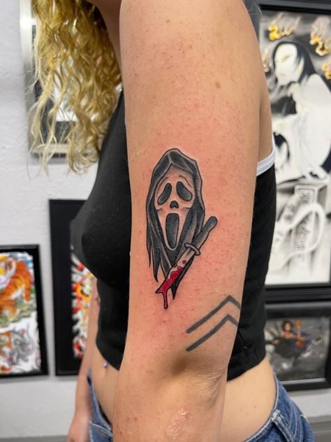 Small Ghostface Tattoo, Zombie Tattoo Ideas, Scream Tattoos, Small Horror Movie Tattoos, Saw Tattoo, Cute Horror Tattoo, Ghost Face Tattoo, Ghostface Tattoo, Scream Tattoo