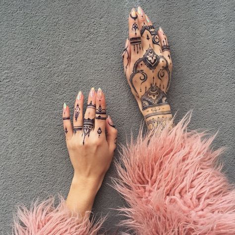 Tatted Females, 22 Tattoo, Henne Tattoo, Inai Pengantin, Jagua Henna, Jagua Tattoo, Henna Nails, Henna Inspired Tattoos, Tato Henna