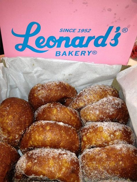 Leonards2-1 Malasadas Recipe, Portuguese Recipe, Molasses Recipes, Small Bakery, Shrove Tuesday, Hawaii Food, Filled Donuts, Hawaii Trip, Hawaiian Food