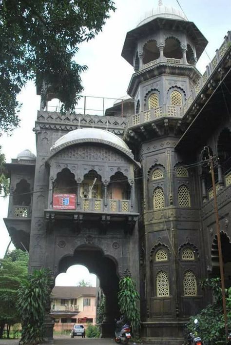 Maratha Architecture Maharashtrian Architecture, Marathi Architecture, Wada Architecture Maharashtrian, Haweli Designs, Maharashtra Architecture, House Degine, Marathi Aesthetic, Fort Architecture, Maratha Architecture