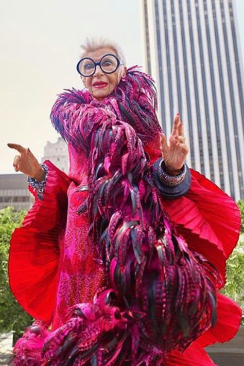 Iris Apfel. Fall Fashion Skirts, Wd 40, Rare Birds, Advanced Style, Ageless Style, When I Grow Up, Aging Gracefully, Embroidery Fabric, Spirit Animal