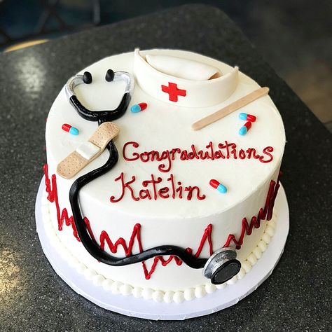 Cake Nurse Graduation, Lpn Cake Ideas, Nursing Graduation Cake Ideas, Lpn Cake, Nursing Grad Cake, Nurse Graduation Cake Ideas, Nurse Cake Ideas Simple, Nursing School Cake, Nurse Cake Ideas Graduation