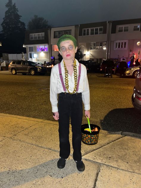 Boys joker halloween costume Teen Boy Costumes Halloween, Easy Boy Halloween Costumes, Teen Boy Costume, Teen Boy Halloween Costume Ideas, Boys Joker Costume, Teen Boy Halloween Costumes, Costume Halloween Diy, Diy Costumes For Boys