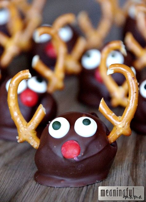 Oreo Cream Cheese Reindeer Truffles - Easy and adorable Christmas dessert or treat! Also - How to get your own personalized letter from Santa. #ad #LettersFromSanta Reindeer Truffles, Reindeer Poop Recipe, Reindeer Poop Cookies Recipe, Reindeer Poop Cookies, Oreo Cream Cheese, Christmas Treats To Make, Yule Log Recipe, Reindeer Poop, Letters From Santa