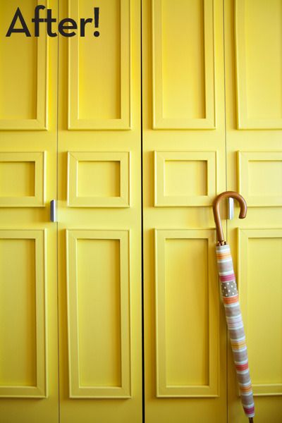 Boring door makeover. The trick? She used super low-cost canvas stretcher bars from the art supply store (30¢ a foot) and attached them with 3M adhesive strips. Since the stretcher bars already come with mitered corners, building the frames is super simple, with no tools or sawdust required. Mid Century Modern Closet, Rental Closet, Custom Closet Doors, Diy Kast, Modern Closet Doors, Door Diy Projects, Diy Closet Doors, Painted Closet, Door Makeover Diy