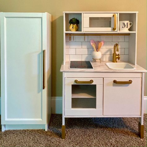 I added storage to a play kitchen using an IKEA BILLY bookcase as a play refrigerator! Ikea Play Refrigerator Hack, Ikea Play Kitchen Back, Ikea Play Kitchen Storage, Toy Kitchen Storage, Play Kitchen Storage Ideas, Play Kitchen Storage, Play Kitchen Food Storage, Play Food Storage Ideas, Play Kitchen Organization