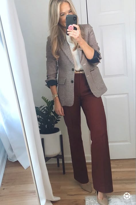 Plaid Shirt Work Outfit Business Casual, J Crew Business Casual, Fall Dresses For Work Office Wear, Hr Work Outfits, Fall Outfits Work Office Chic, Express Work Outfits, Brown Blazer Work Outfit, Fall Work Wear Women, Plaid Blazer Outfit Women Work