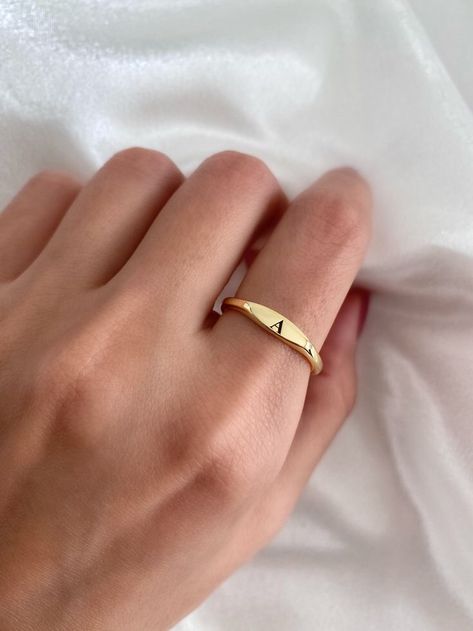 Ring Initial, Custom Signet Ring, Rose Gold Gifts, Green Skin, Initial Name, Gold Ring Designs, Personalized Gifts For Mom, Classy Jewelry, Initial Ring