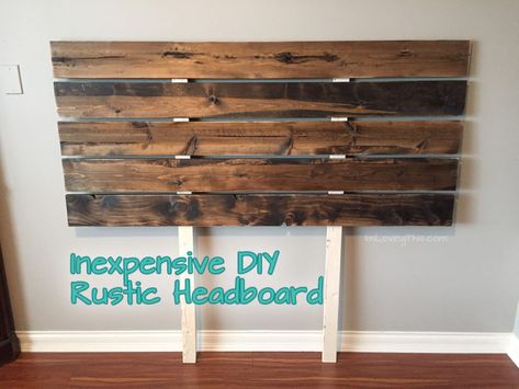 Easy Diy Headboard, Rustic Headboard Diy, Rustic Wooden Headboard, Headboard Headboard, Diy Headboard Wooden, Pallet Headboard Diy, Diy Wood Headboard, Diy Bed Headboard, Farmhouse Headboard