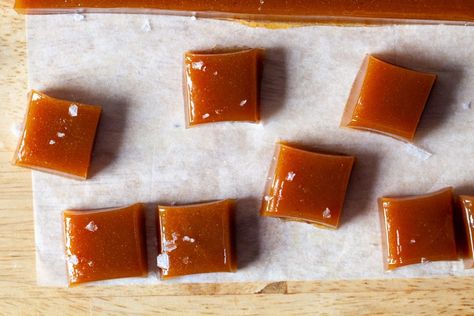 apple cider caramels Orange Marshmallows, Homemade Caramel Candy, Edd Kimber, Caramel Cake Recipe, Salted Caramels, Carla Hall, Frozen Watermelon, Apple Cider Caramels, Caramel Candy