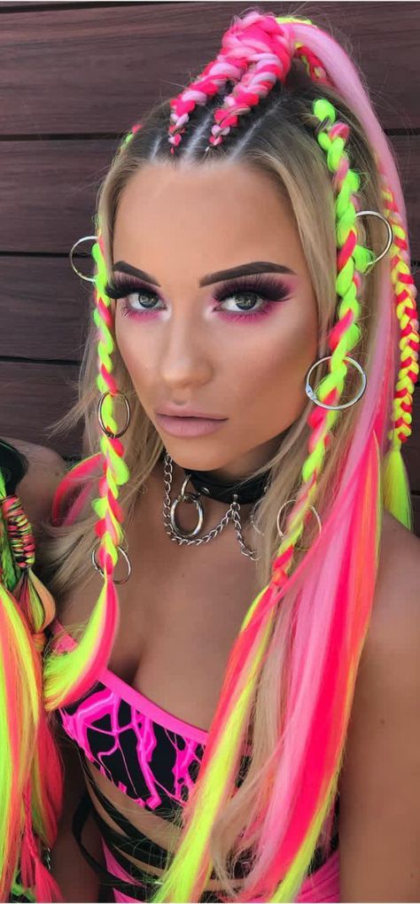 Outfit Festival Reggaeton, Edc Hair, Flow Fest, Ruffles Potato Chips, Hip Hip, Potato Chips, Festival Outfits, Maquillaje De Ojos, Girl Hairstyles