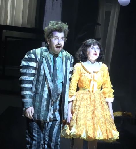 Beetlejuice Pfp Musical, Beetlejuice Pfp, Lydia Deetz Cosplay, Beetlejuice Cast, Beetlejuice Musical, Lydia Beetlejuice, Beetlejuice Makeup, Michael In The Bathroom, Alex Brightman