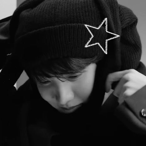 Jhope Icon Jhope Dark Icon, Jhope Black, Icon Jhope, J-hope Dark, Jhope Icons, Hair Icon, Treasure Planet, Big Love, Pretty Men