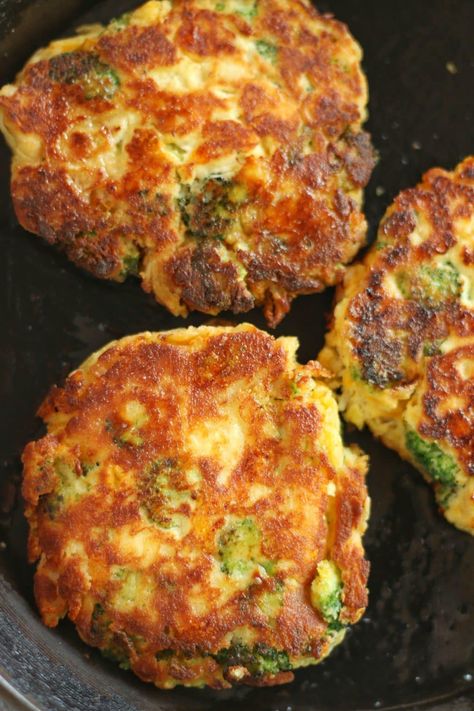 Keto Broccoli Chicken Fritters | Easy Broccoli Cheddar & Chicken Fritters Broccoli Chicken Fritters, Red Meals, Keto Broccoli Fritters Recipes, Healthy Broccoli Fritters, Broccoli Stem Fritters, Chicken Fritter, Cheesy Keto Chicken Fritters, Smothered Beef, Broccoli Fritters Baby