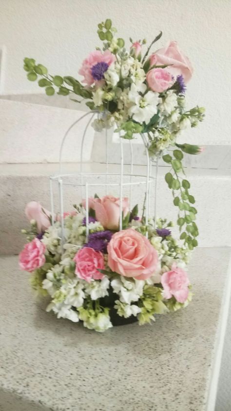 Cage Flower Arrangement, Bird Cage With Flowers, Birdcage Floral Arrangements, Bird Cage Flower Arrangement, Lantern Decor Spring, Easy Flower Arrangements Diy, Easter Floral Decorations, Bird Cage Centerpiece, Fairy Garden Birthday Party