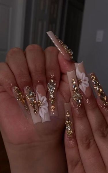 Champagne Pink Nails For Prom, Champagne Venue Quince, Rose Gold Quince Nails Short, Quinceanera Nails Pink And Gold, Nails Acrylic Pink And Gold, Champagne Quince Nails, Quince Nails Pink And Gold, Pink And Gold Quince Nails, Pink And Gold Acrylics