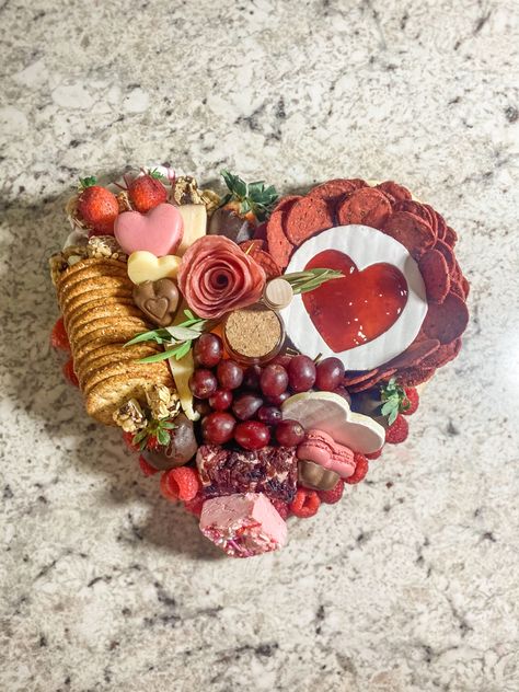 Heart Food Shaped, Heart Charcuterie Board Ideas, Heart Shape Charcuterie Board, Healthy Valentines Charcuterie Board, Heart Shaped Charcuterie Board, Valentine’s Day Charcuterie Board, Charcuterie Board Valentines, Valentine Charcuterie Board, Valentines Day Charcuterie Board