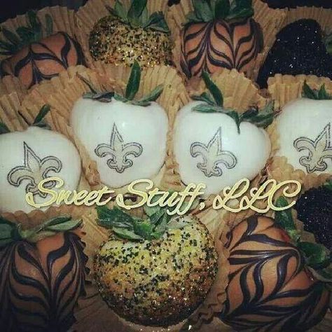 Chocolate Covered Strawberries-New Orleans Saints Chocolate Covered Ideas, Baby Boy Shower Themes, Boy Shower Themes, Strawberry Treats, Sports Crafts, Diva Den, Trendy Baby Blankets, New Orleans Saints Football, Cupcake Shop