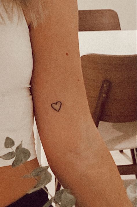 Small Heart Outline Tattoo, Love Heart Tattoo On Arm, Simple Heart Tattoos For Women, Tattoo Heart Outline, Heart Tattoo Arm Placement, Simple Love Heart Tattoo, Heart Tattoo Black And White, Upper Arm Heart Tattoo, Cute Tattoos Heart