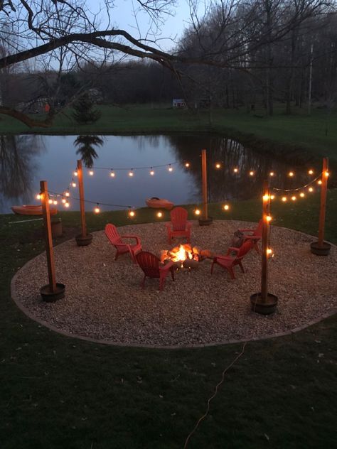 Bonfire Areas Backyards, Cheap Bonfire Pit Ideas, Bonfire Backyard Ideas, Outdoor Bonfire Ideas Backyards, Outside Sitting Area Ideas Cheap, Diy Bonfire Pit Cheap Backyard Ideas, Fire Pit Sitting Area Ideas Diy, Cheap Backyard Makeover Diy, Small Yard Fire Pit