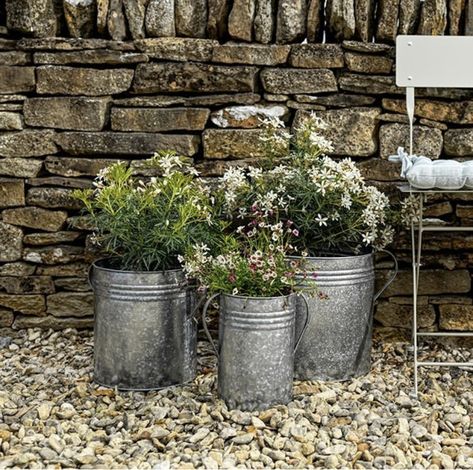 Garden Diy Decoration Ideas, Galvanized Planters, Garden Kneeler, Favourite Flowers, Steel Planters, Potting Shed, Deco Floral, Garden Set, Back Garden