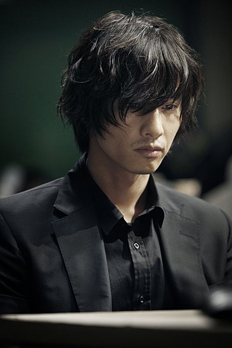 Bin in The Man From Nowhere. Great movie! The Man From Nowhere, Autumn In My Heart, Celebrities Reading, Won Bin, Korean Drama Movies, Performance Artist, Mens Hairstyles Short, Korean Celebrities, Actor Model