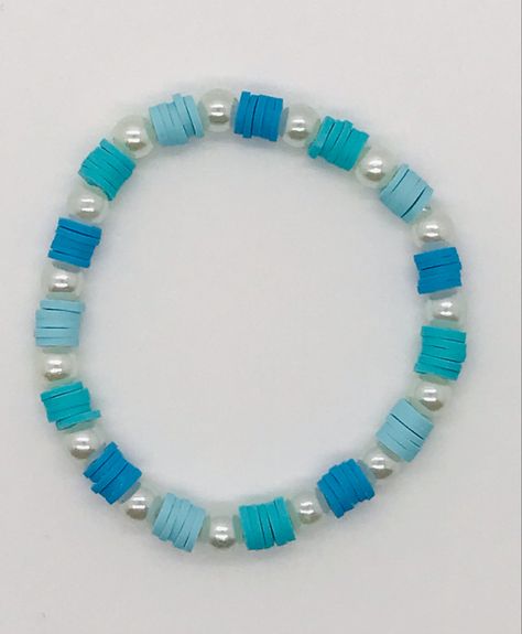 Clay Bead Bracelet Ideas Ocean, Clay Bead Design Ideas, Heshi Bead Ideas, Blue Bracelet Ideas, Aesthetic Bracelet Ideas, Pulseras Aesthetic, Ideas Pulseras, Pulseras Kandi, Make Clay Beads