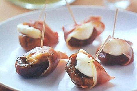 These dried figs in prosciutto look fancy but are simple and budget-friendly to make. Fig Appetizer, Prosciutto Recipe, Dried Fig Recipes, Dried Fig, Prosciutto Recipes, Buffet Style, Fig Recipes, Mini Sandwiches, Food Substitutions