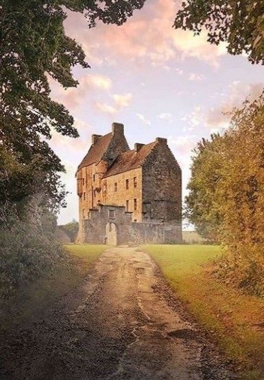 Midhope Castle 🇬🇧 Medieval Cottage, Autumn Tale, Castle Painting, Castle Aesthetic, Stone Cottages, Scotland Castles, Scottish Art, Scenic Design, Old Building