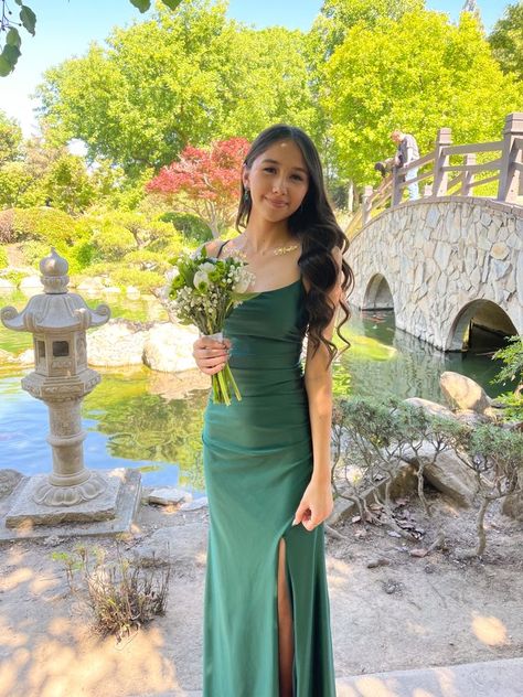 Long Forest Green Dress, Forest Green Prom Dress Tight, Forest Green Prom Dress Silk, Formal Dresses Green Emeralds, Forest Green Prom Dress Aesthetic, Off The Shoulder Prom Dress Hairstyles, Prom Hairstyles Green Dress, Emerald Green Dress Graduation, Emareld Green Dress Prom