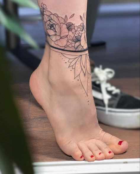 Tattoo Legs Woman, Ankle Tattoo Mandala, Ankle Tattoos For Women Anklet, Front Ankle Tattoos, Back Of Ankle Tattoo, Ankle Tattoo Ideas, Earthy Tattoos, Ankle Tattoo Designs, Wrap Tattoo