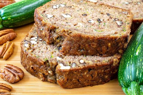 Best Zucchini Bread Ever-A Family Feast Apple Zucchini Bread, The Best Zucchini Bread, Best Zucchini Bread, Best Zucchini, Easy Pie Recipes, Zucchini Bread Recipes, Easy Pie, Family Feast, Bread Recipes Sweet