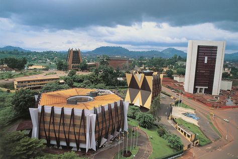 Modern African architecture Yaoundé, Cameroon African Architecture, Stone City, Cradle Of Civilization, Living Modern, Traditional Building, Pyramids Of Giza, African History, Futuristic Architecture, Brutalism