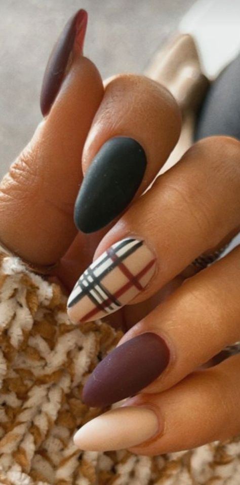 Almond Nails Fall Colors Matte, Plaid Dip Nails, November Nails Designs Fall Matte, Thanksgiving Plaid Nails, Thanksgiving Nails Matte, November Nails Ideas 2023, Thanksgiving Nails Dip Powder, Matte Fall Nails Short, Holiday Nails Matte