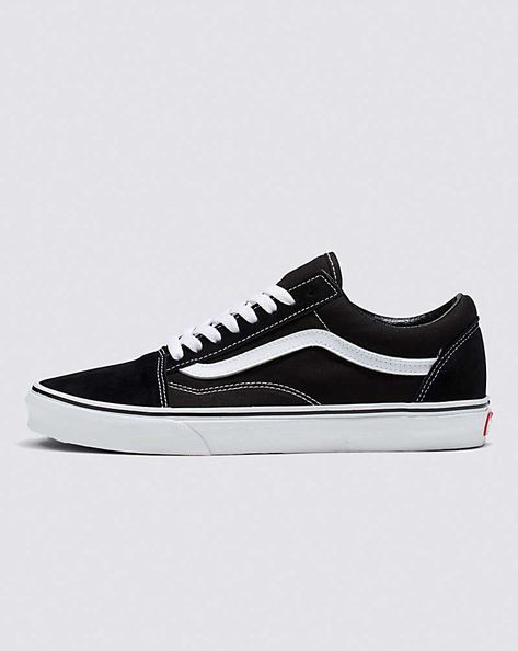 Vans Old Skool Black, Street Skater, Old Skool Black, Vans Store, Van Doren, Vans Logo, White Vans, Black Vans, Wide Shoes