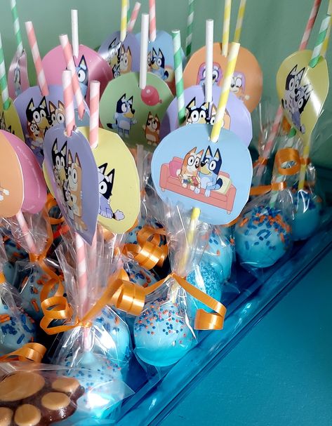 Bluey Cake Pops Bluey Theme Dessert Table, Bluey Birthday Treat Table, Bluey Birthday Party Treats, Bluey Cake Pops Ideas, Bluey Treat Table, Bluey Cake Pop Ideas, Bluey Party Treats, Bluey Rice Crispy Treats, Bluey Desserts