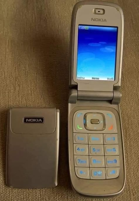 Nokia Phone Aesthetic, Y2k Electronics, 2000s Flip Phone, Phone Claim, 2004 Phone, Old Mobile Phones, Old Nokia, 80s Phone, Flip Phone Aesthetic