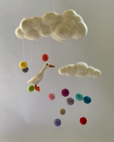 Needle felt mobile #mobile#toy#felt#needlefelting#wool#3d#homedecor#kidroom#kids#duck#clouds#color#colorful#balls#flo#fly#flying#flow#free#baby#babyroom#handmade#craft Felt Duck, Felt Mobile, Needle Felt, Free Baby Stuff, July 4th, Needle Felting, Baby Room, Handmade Crafts, Felt