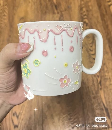 Cup Designs Ceramics, Teacup Ceramic Painting, Kawaii Ceramic Mugs, Sanrio Pottery Painting Ideas, Pottery Painting Cups Design, Kawaii Pottery Painting Ideas, Pottery Aesthetic Ideas, Sanrio Pottery Painting, Mug Inspo Design