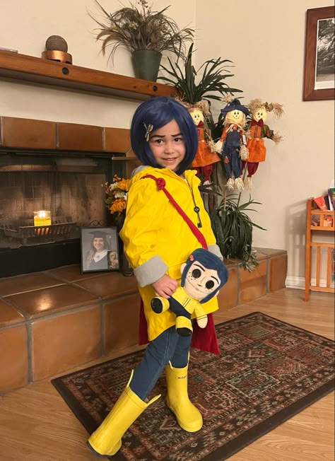 Coraline Jones Halloween Costume Coraline Family Halloween Costume, Coraline Costume Kids, Coraline Costume Diy, Coraline Family Costume, Caroline Halloween Costume, Coraline Costume Ideas, Coraline Halloween, Coraline Halloween Costume, Backyard Halloween Party