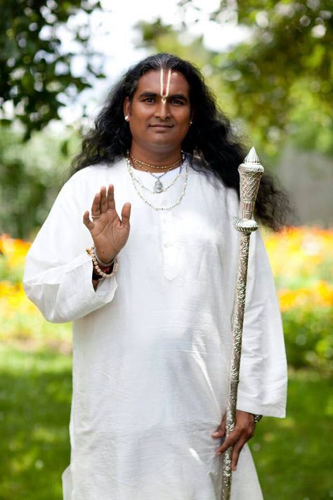 Sri Swami Vishwananda Swami Vishwananda, Paramahamsa Vishwananda, World Mythology, Sanatana Dharma, Ascended Masters, North And South America, Fancy Dress Design, Zagreb, New Age