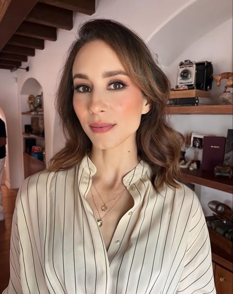 Spencer Hastings Makeup, Wedding Guest Hair And Makeup, Torian Bellisario, Troian Bellisario, Guest Hair, Spencer Hastings, Wedding Guest Hairstyles, Celebrity Look Alike, Famous Women