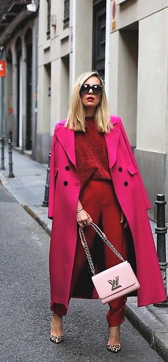 Fuchsia Outfit, Dress And Sneakers Outfit, European Street Style, Rose Fushia, Coat Outfit, Pink Coat, Interview Outfit, Autumn Street Style, Coat Outfits