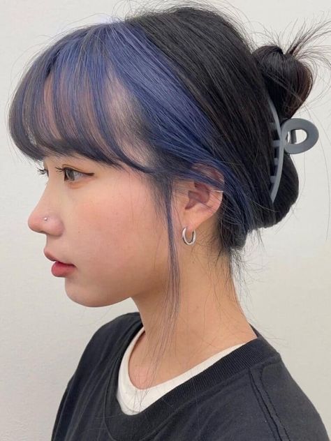 Black Hair With Ash Blue Bangs Styling Side Bangs, Ash Blue Hair, Blue Hair Highlights, Hidden Hair Color, Edgy Hair Color, Ulzzang Hair, Two Tone Hair, Korean Hair Color, Peekaboo Hair