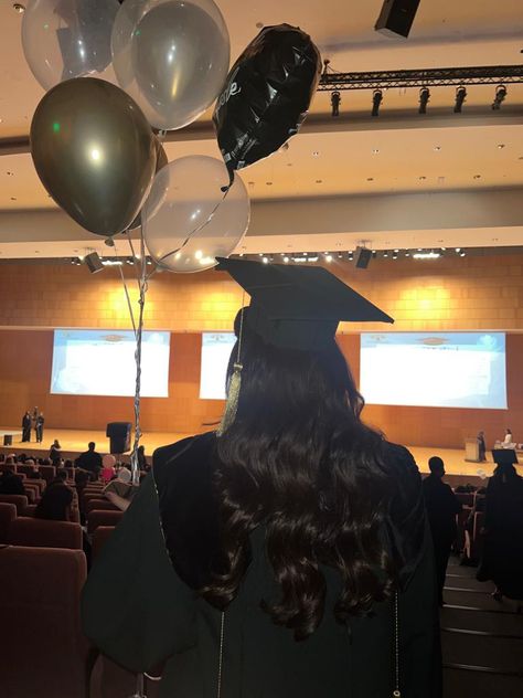 Graduation With Honors, Arab Graduation, Picture For Graduation, Graduation From High School, Grad 2023, Grad Picture Ideas, College Graduation Pictures Poses, Life After High School, Girl Graduation