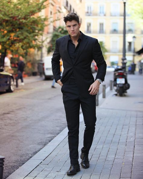 61.6k Followers, 592 Following, 377 Posts - See Instagram photos and videos from Raymon (@raymonfist) Total Black Outfit, Black Outfit Men, Black Suit Men, Guy Style, All Black Looks, Total Black, 9k Followers, 6k Followers, Men Style Tips