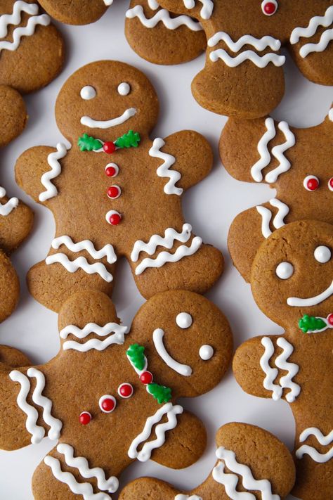 Soft & Chewy Gingerbread Men Cookies - Mom Loves Baking Ginger Bread Cookies Recipe, Gingerbread Man Cookies, Forbidden Fruit, Ginger Cookies, Cookie Exchange, Gingerbread Men, Cut Out Cookies, Christmas Goodies, Cookies Recipes Christmas