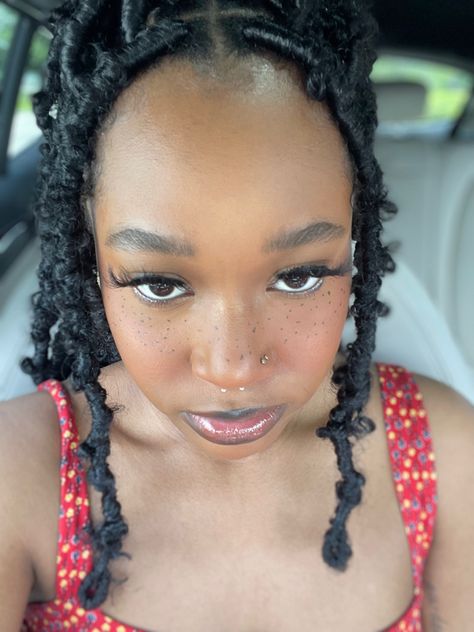 Big Forehead Black Women, Hairstyles For People With Big Foreheads, Big Forehead Hairstyles Black Women, Big Forehead Aesthetic, Girls With Big Foreheads, High Forehead, Aesthetic Usernames, Butterfly Locs, Big Forehead